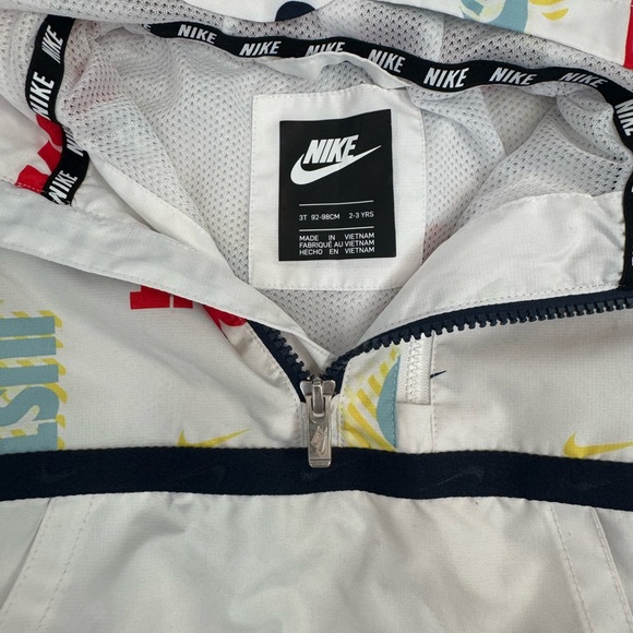 Nike Kids White Hooded Jacket 3T Spring Jacket - Picture 3 of 6